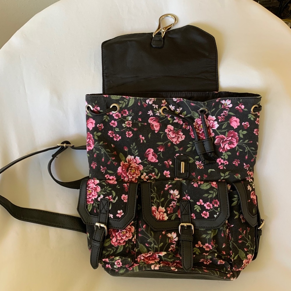 💐🌺MADDEN GIRLS FLORAL BACKPACK PURSE